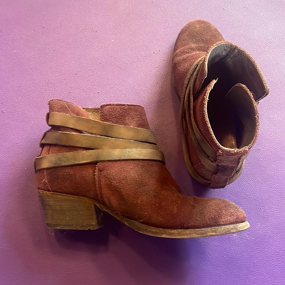 FREE PEOPLE cowboy short boots sz36 6 burgundy suede